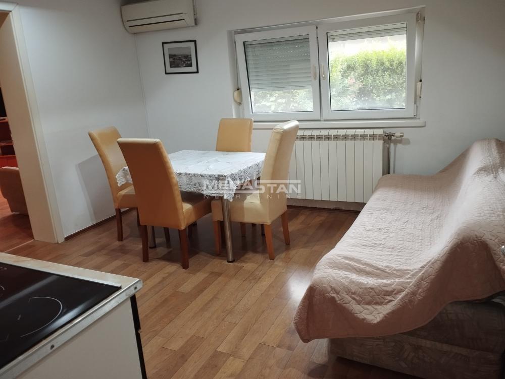 Kuća Prodaja Loznica  304 m2