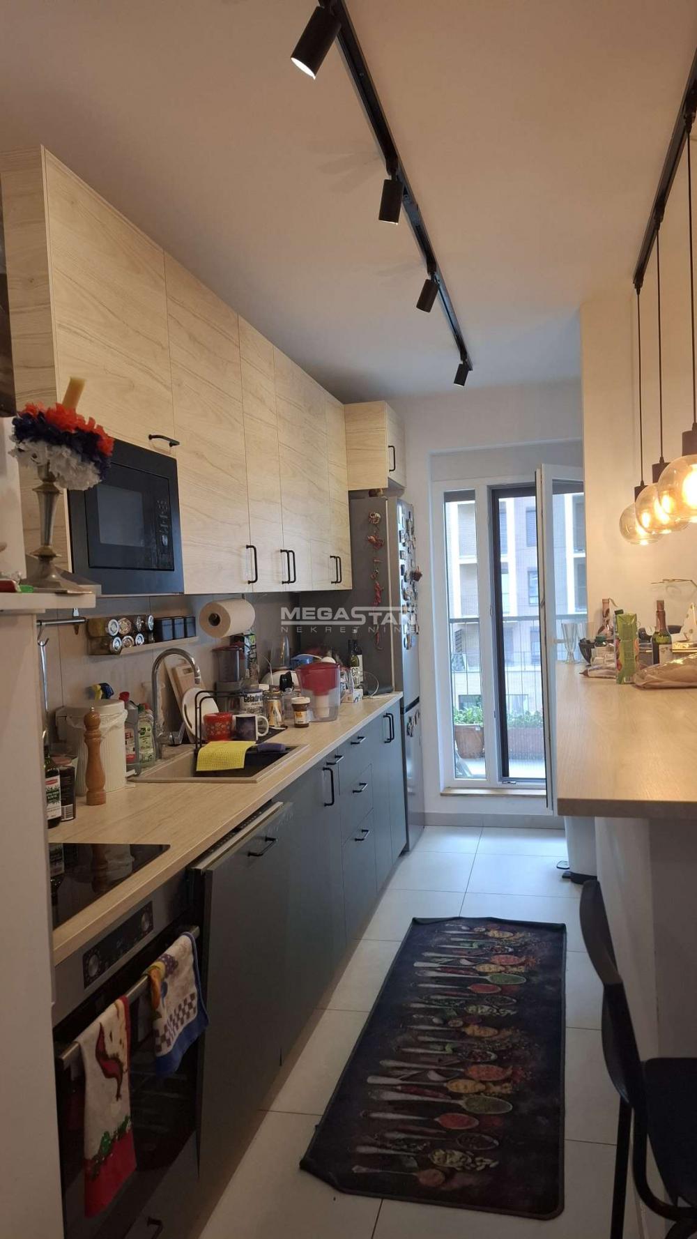 Troiposoban stan na prodaju, Tošin Bunar, Beograd, 97m², 395.000 €