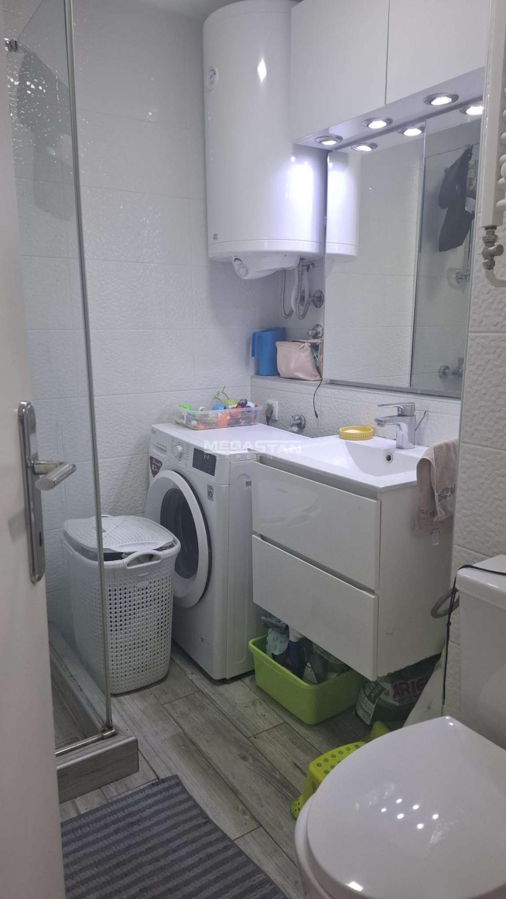 Dvoiposoban stan na prodaju, Bežanijska Kosa 2, Beograd, 71m², 219.000 €