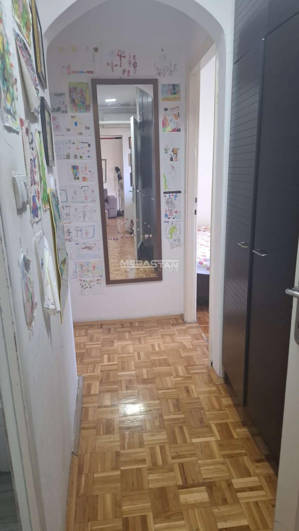 Dvoiposoban stan na prodaju, Bežanijska Kosa 2, Beograd, 71m², 219.000 €