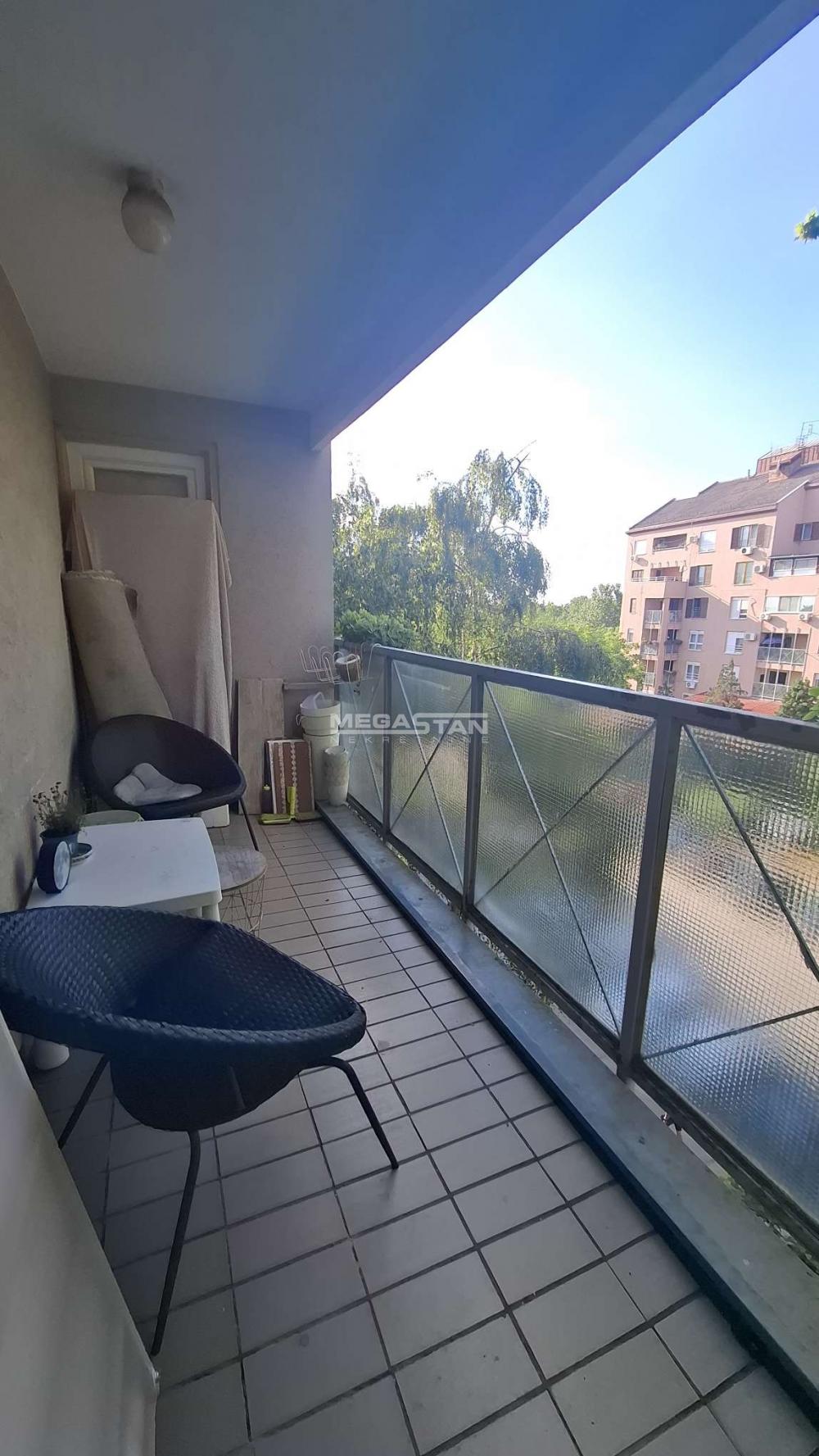 Dvoiposoban stan na prodaju, Bežanijska Kosa 2, Beograd, 71m², 219.000 €