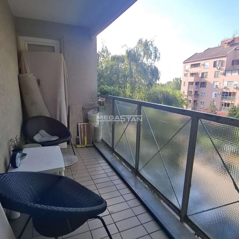 Dvoiposoban stan na prodaju, Bežanijska Kosa 2, Beograd, 71m², 219.000 €