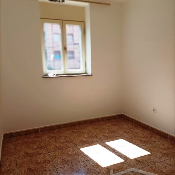 Kuća Izdavanje Novi Sad  300 m2