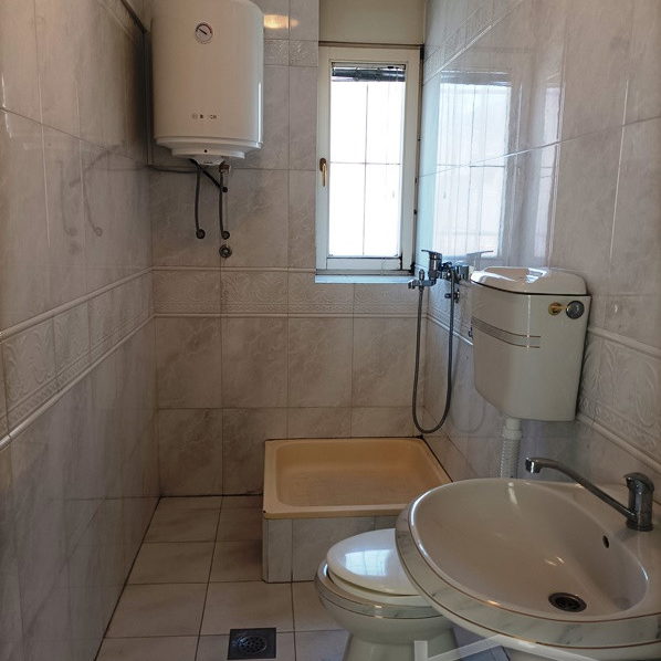 Kuća za izdavanje, Nova Detelinara, Novi Sad, 300m², 3.800 €/mes