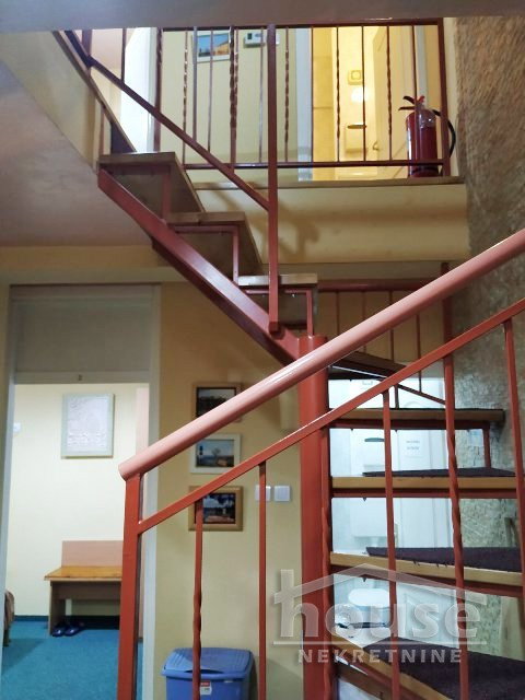 13-3 Četvorosoban stan na prodaju, Nova Detelinara, Novi Sad, 89m², 137.500 €