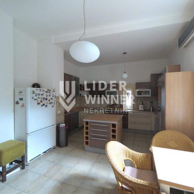 Četvorosoban stan na prodaju, Hram Svetog Save, Beograd, 190m², 1.000.000 €