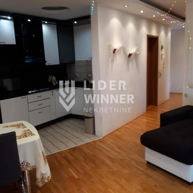 Trosoban stan na prodaju, Hram Svetog Save, Beograd, 80m², 319.000 €