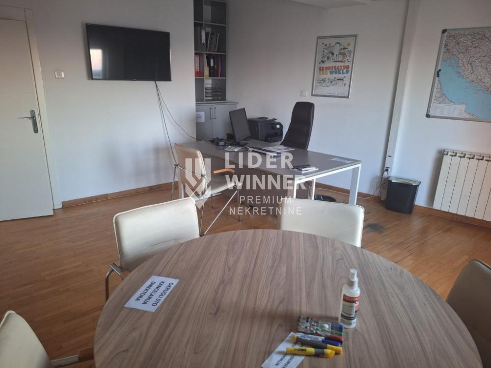 Lokal Izdavanje Beograd Politika 400 m2