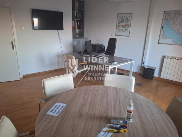 Lokal Izdavanje Beograd Politika 400 m2