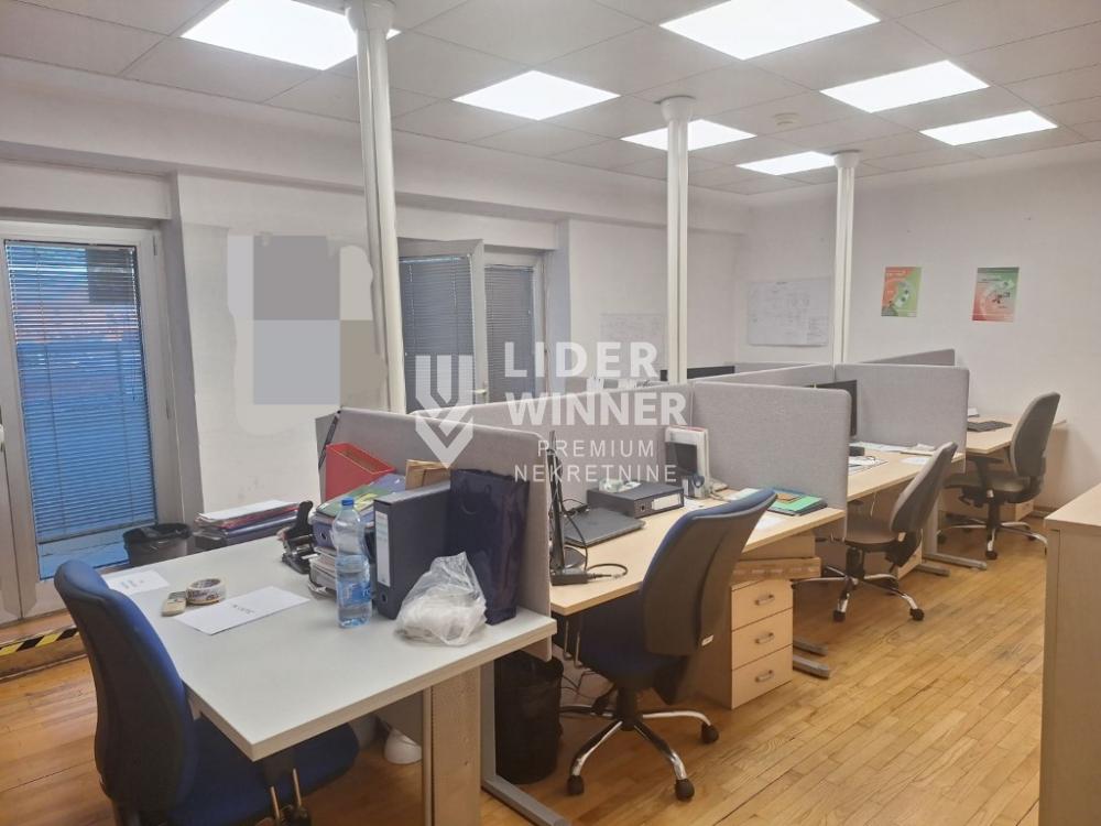 Lokal Izdavanje Beograd Politika 400 m2