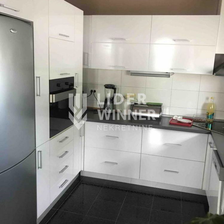 Četvorosoban stan na prodaju, Hram Svetog Save, Beograd, 118m², 665.000 €