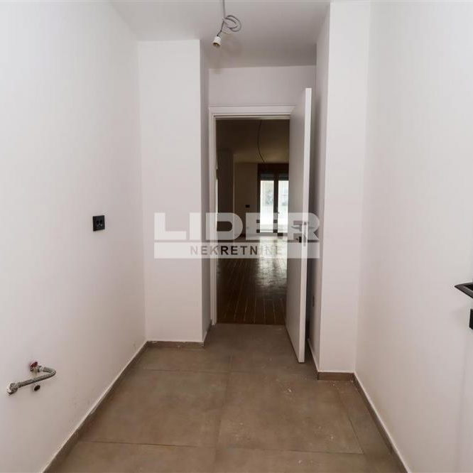 Četvorosoban stan na prodaju, Hram Svetog Save, Beograd, 261m², 1.305.000 €