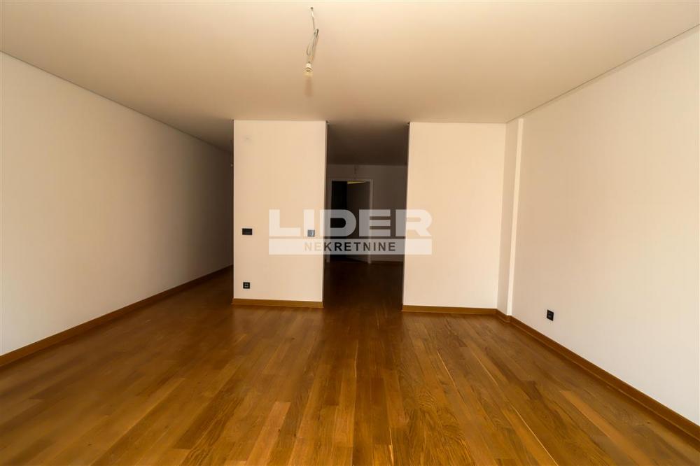 148119912-7-20250626082146 Četvorosoban stan na prodaju, Hram Svetog Save, Beograd, 261m², 1.305.000 €