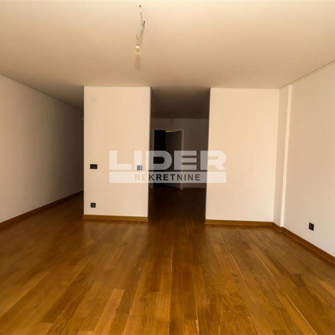 Četvorosoban stan na prodaju, Hram Svetog Save, Beograd, 261m², 1.305.000 €