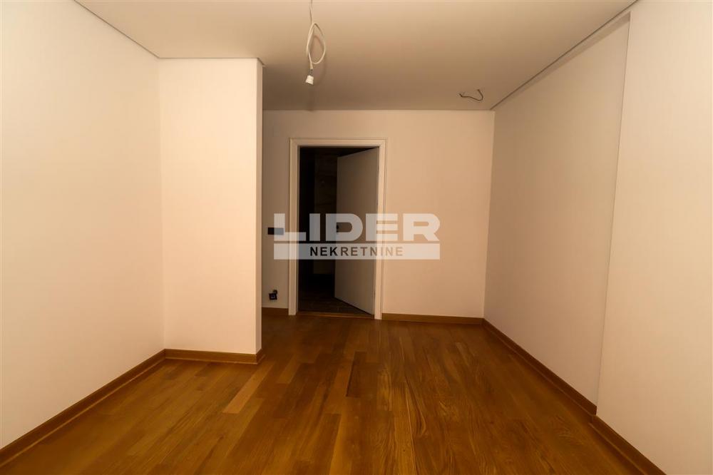 148119912-9-20250626082146 Četvorosoban stan na prodaju, Hram Svetog Save, Beograd, 261m², 1.305.000 €