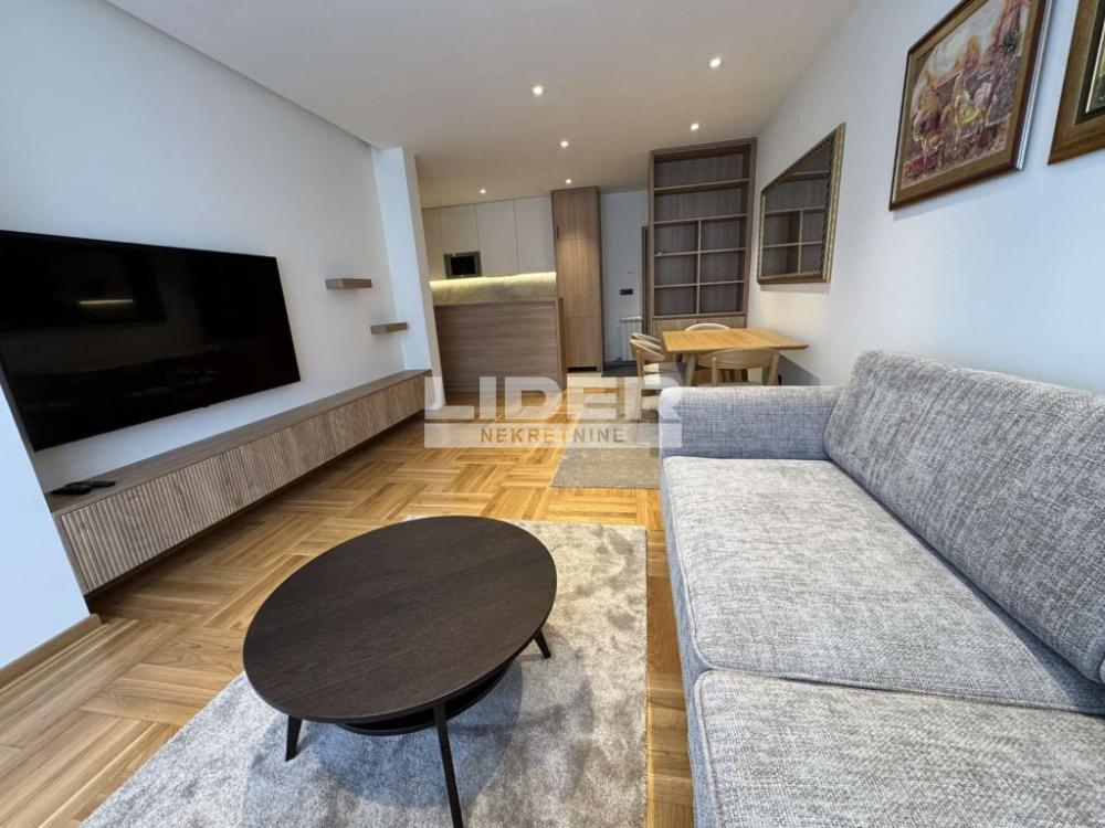 Četvorosoban stan za izdavanje, Crveni Krst, Beograd, 90m², 1.600 €/mes