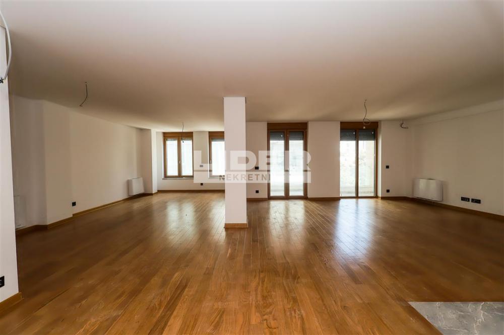 Četvorosoban stan za izdavanje, Hram Svetog Save, Beograd, 261m², 4.400 €/mes