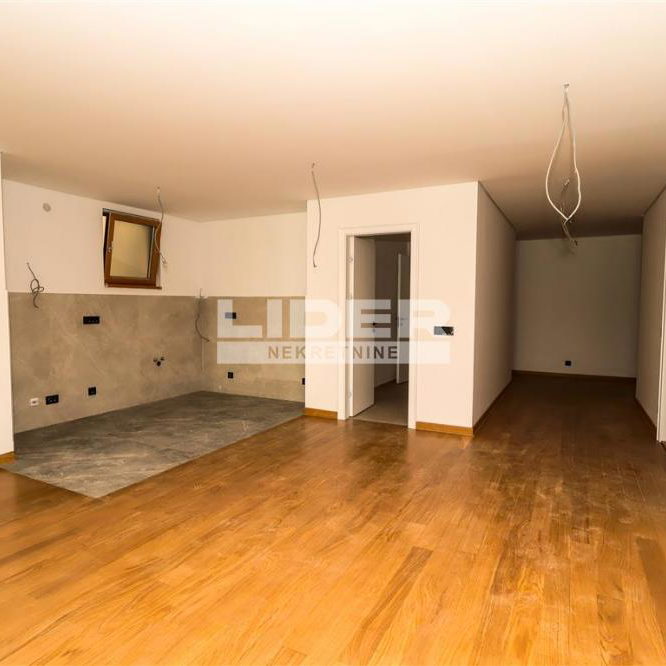Četvorosoban stan za izdavanje, Hram Svetog Save, Beograd, 261m², 4.400 €/mes
