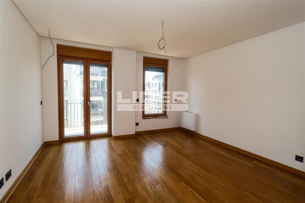 Četvorosoban stan za izdavanje, Hram Svetog Save, Beograd, 261m², 4.400 €/mes