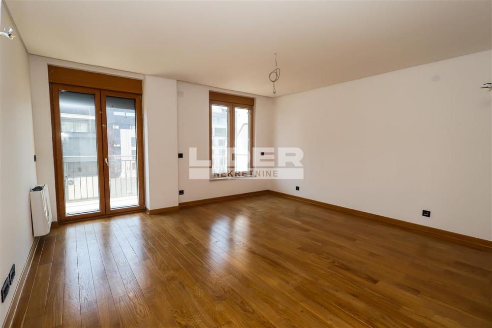 Četvorosoban stan za izdavanje, Hram Svetog Save, Beograd, 261m², 4.400 €/mes