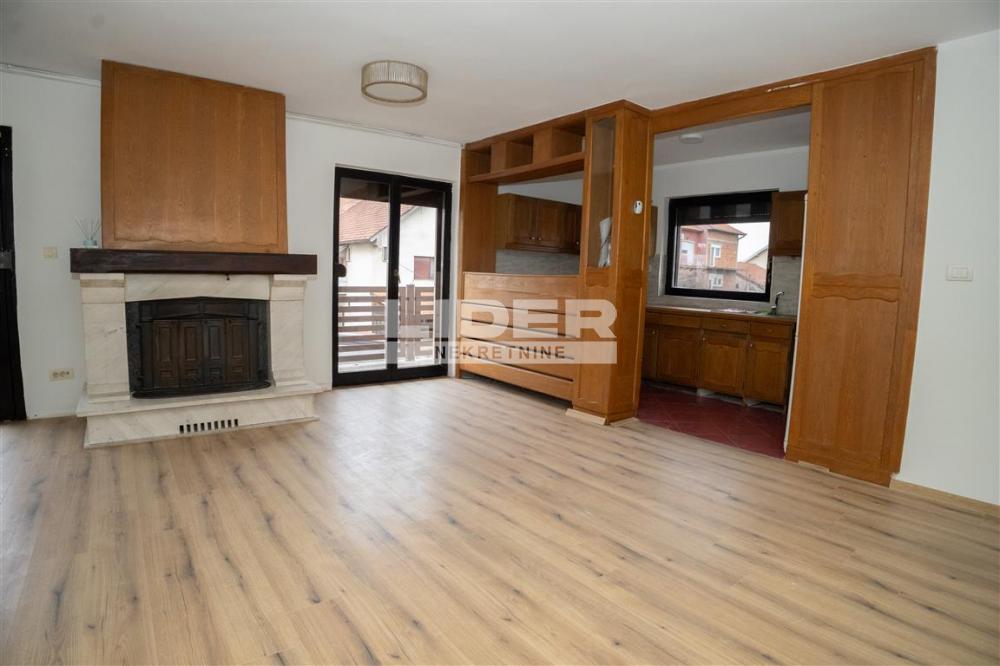 Trosoban stan na prodaju, Borča, Beograd, 111m², 1. sprat, 185.000 €