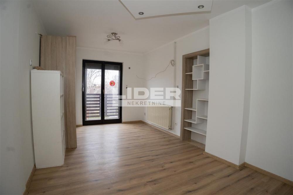 Trosoban stan na prodaju, Borča, Beograd, 111m², 1. sprat, 185.000 €