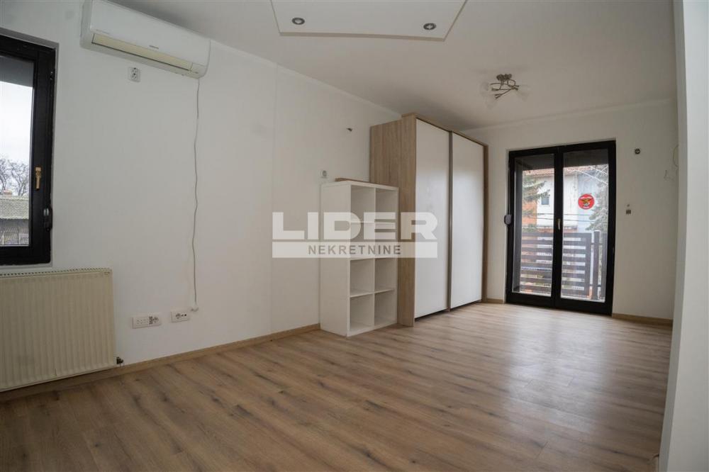 Trosoban stan na prodaju, Borča, Beograd, 111m², 1. sprat, 185.000 €