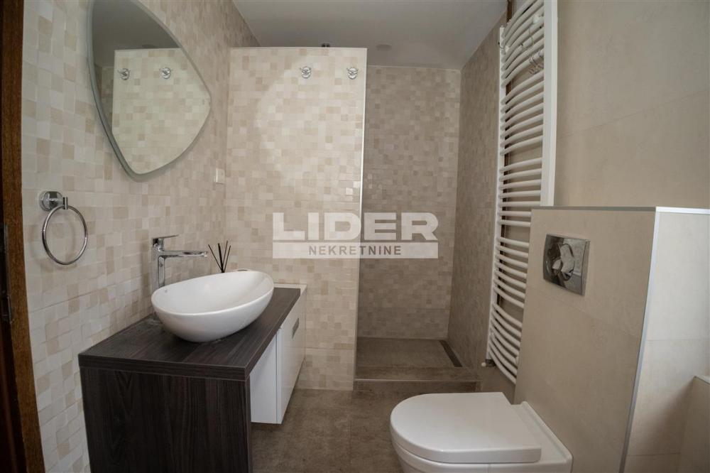 Trosoban stan na prodaju, Borča, Beograd, 111m², 1. sprat, 185.000 €