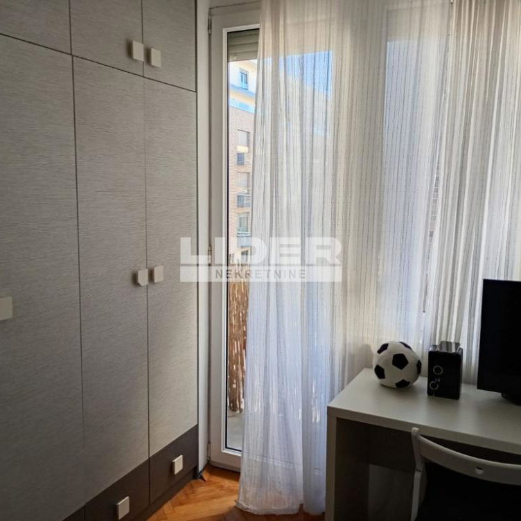 Trosoban stan na prodaju, Crveni Krst, Beograd, 69m², 1. sprat, 255.000 €
