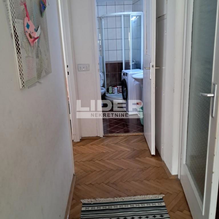 Trosoban stan na prodaju, Crveni Krst, Beograd, 69m², 1. sprat, 255.000 €