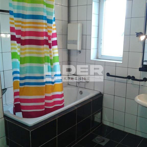 Trosoban stan za izdavanje, Banovo Brdo, Beograd, 106m², Prizemlje, 900 €/mes