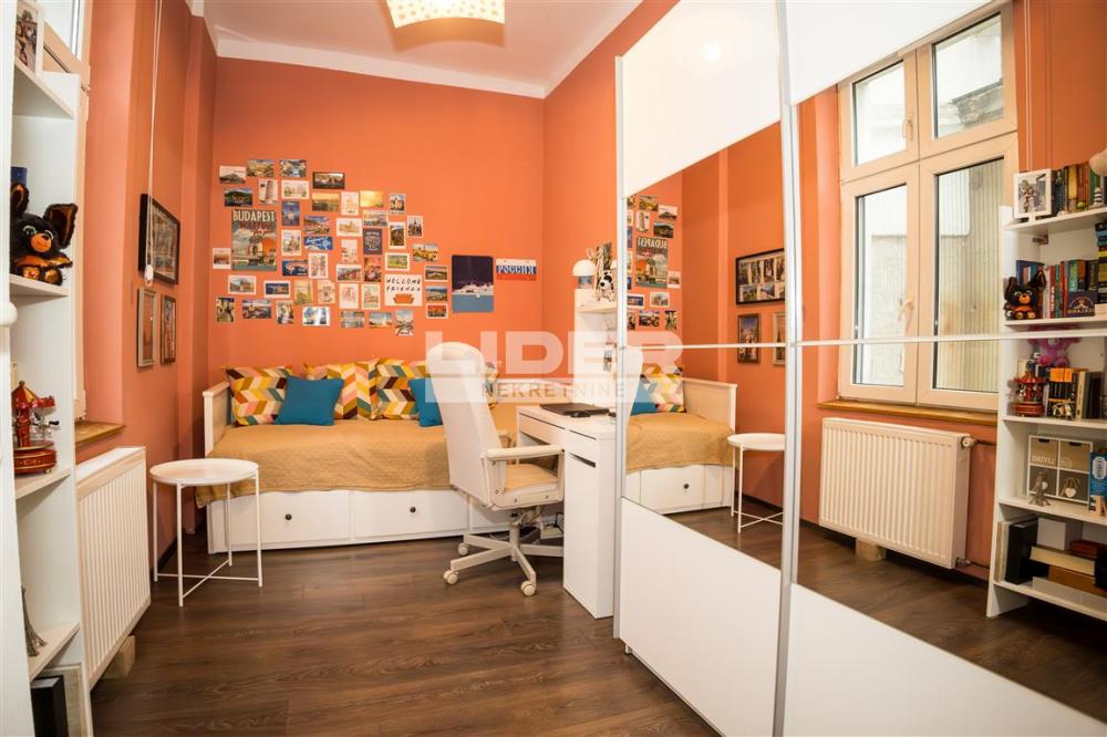 Četvorosoban stan na prodaju, Skadarlija, Beograd, 77m², 2. sprat, 285.000 €