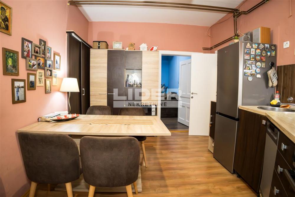 Četvorosoban stan na prodaju, Skadarlija, Beograd, 77m², 2. sprat, 285.000 €