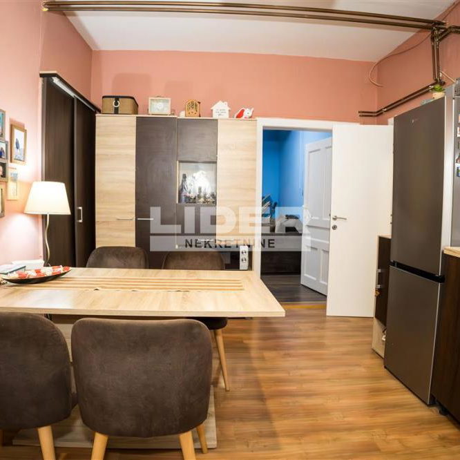 Četvorosoban stan na prodaju, Skadarlija, Beograd, 77m², 2. sprat, 285.000 €