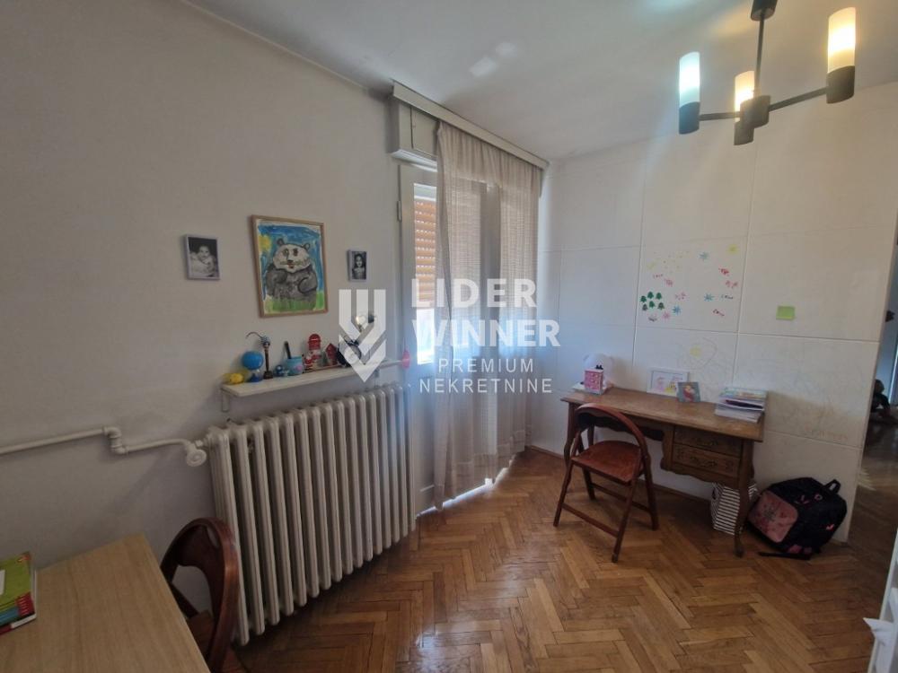 Troiposoban stan na prodaju, Čubura, Beograd, 77m², 270.000 €