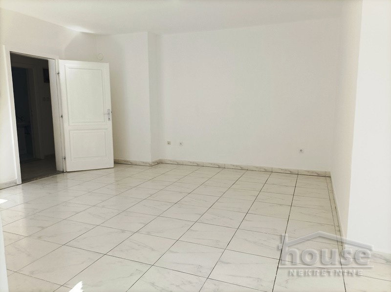2-4 Kuća za izdavanje, Nova Detelinara, Novi Sad, 300m², 3.800 €/mes