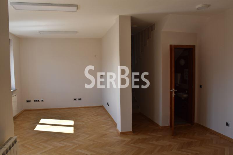 Lokal za izdavanje, Spens, Novi Sad, 185m², 1.850 €/mes