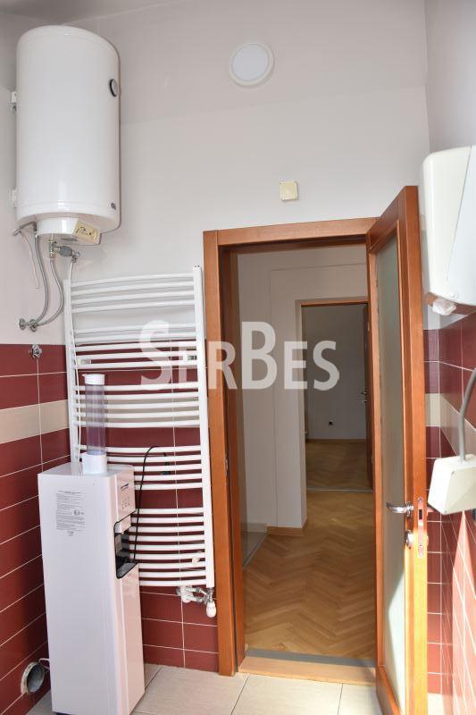 Lokal za izdavanje, Spens, Novi Sad, 185m², 1.850 €/mes
