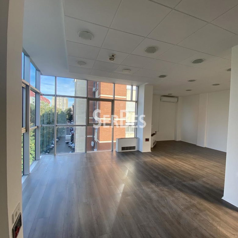 Lokal za izdavanje, Bulevar Oslobođenja, Novi Sad, 352m², 4.144 €/mes