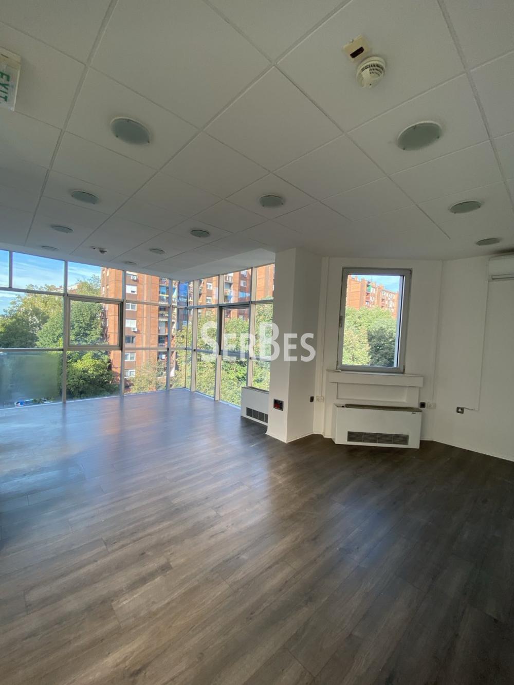 Lokal za izdavanje, Bulevar Oslobođenja, Novi Sad, 352m², 4.144 €/mes