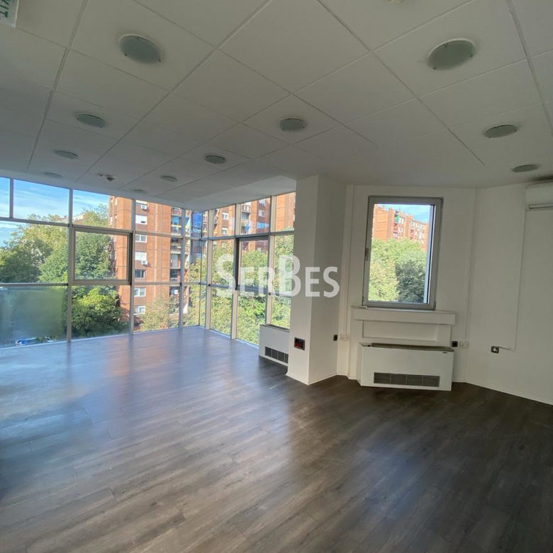 Lokal za izdavanje, Bulevar Oslobođenja, Novi Sad, 352m², 4.144 €/mes