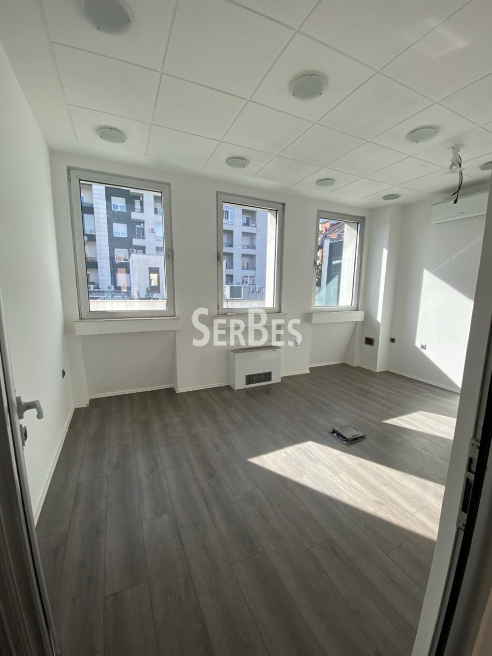 Lokal za izdavanje, Bulevar Oslobođenja, Novi Sad, 352m², 4.144 €/mes