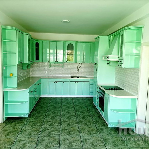 Kuća za izdavanje, Nova Detelinara, Novi Sad, 300m², 3.800 €/mes