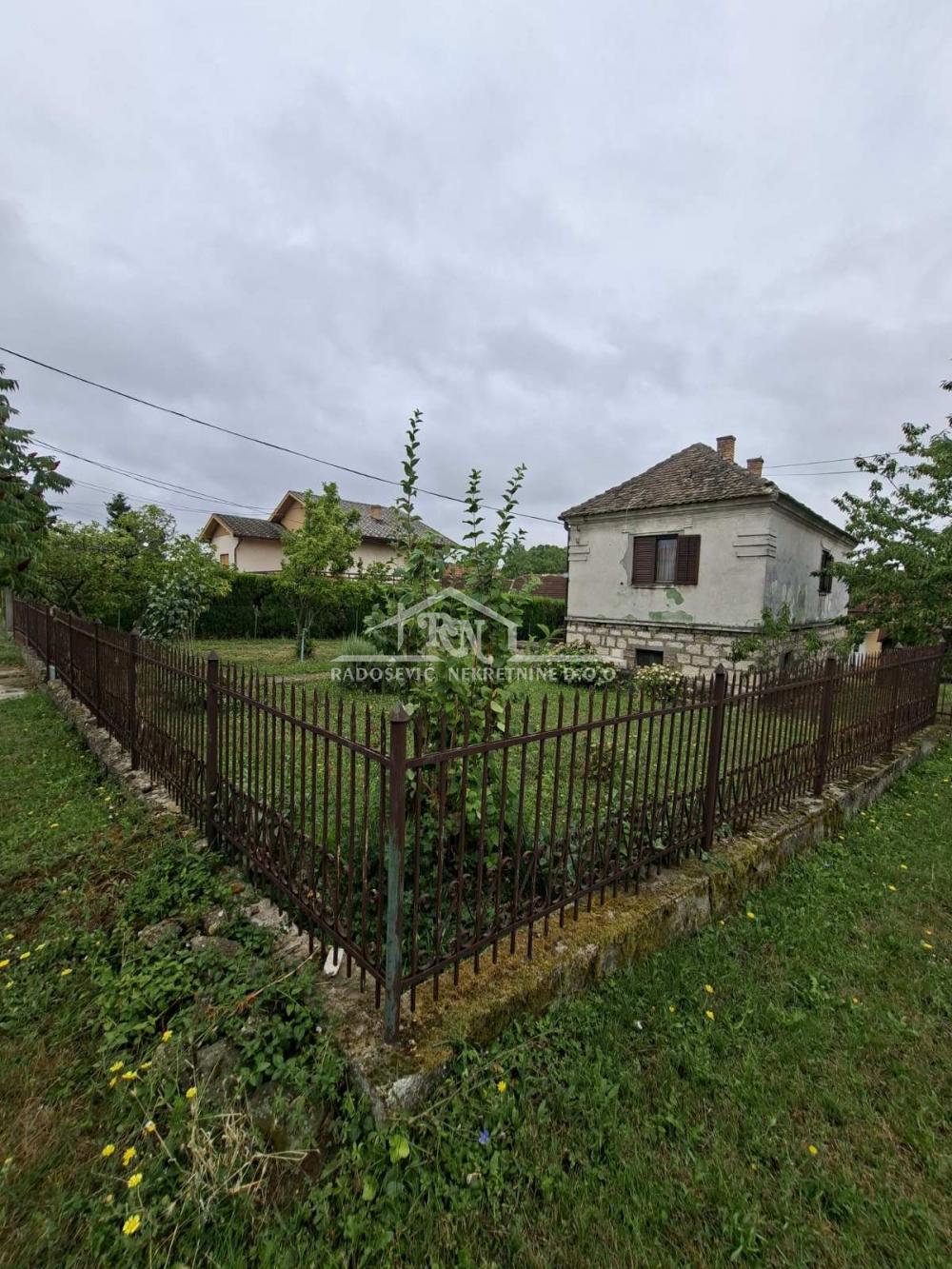 Kuća na prodaju, Sremčica, Beograd, 76m², 120.000 €