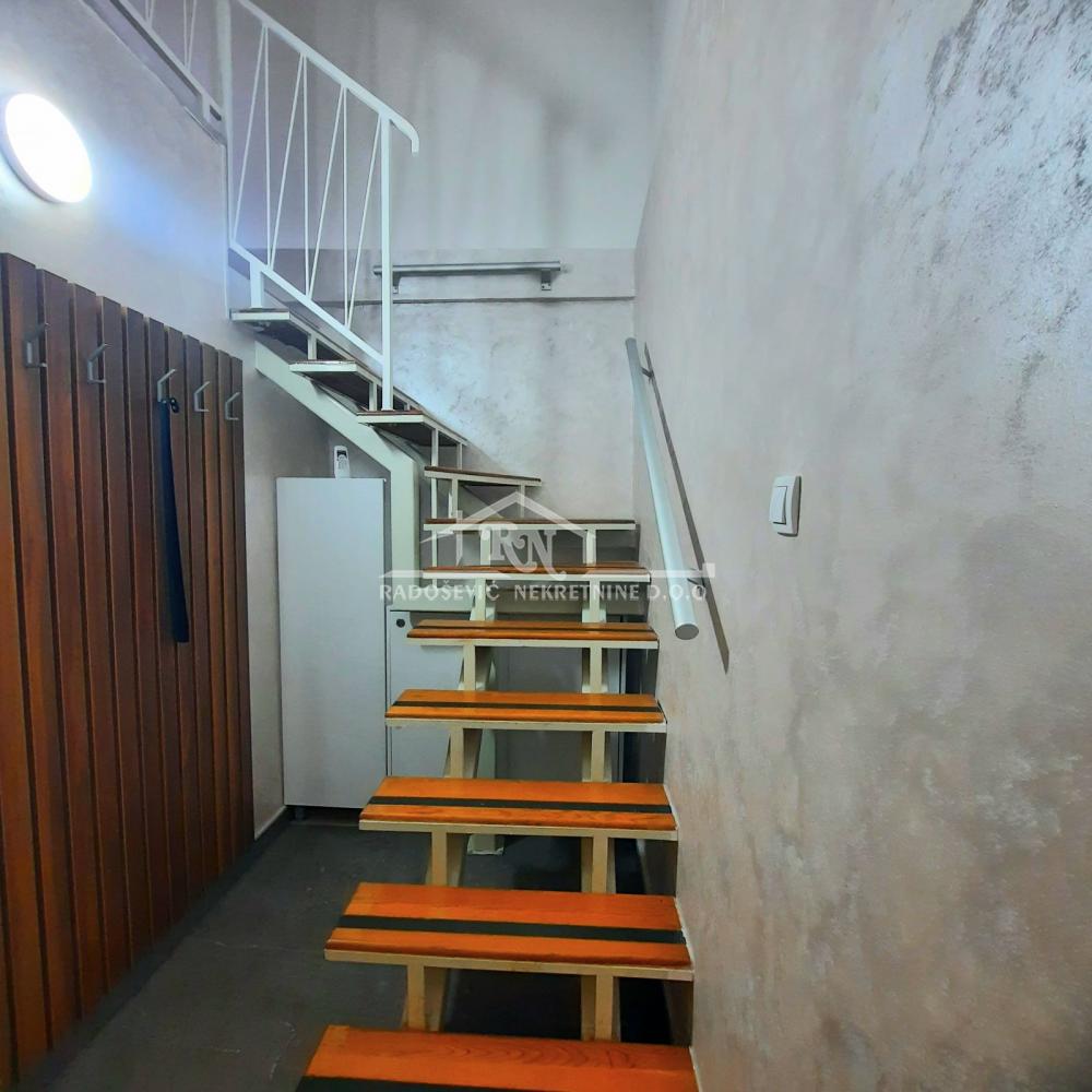 220001559-2-20250929112530 Četvorosoban stan na prodaju, Golf Naselje, Beograd, 102m², 384.000 €
