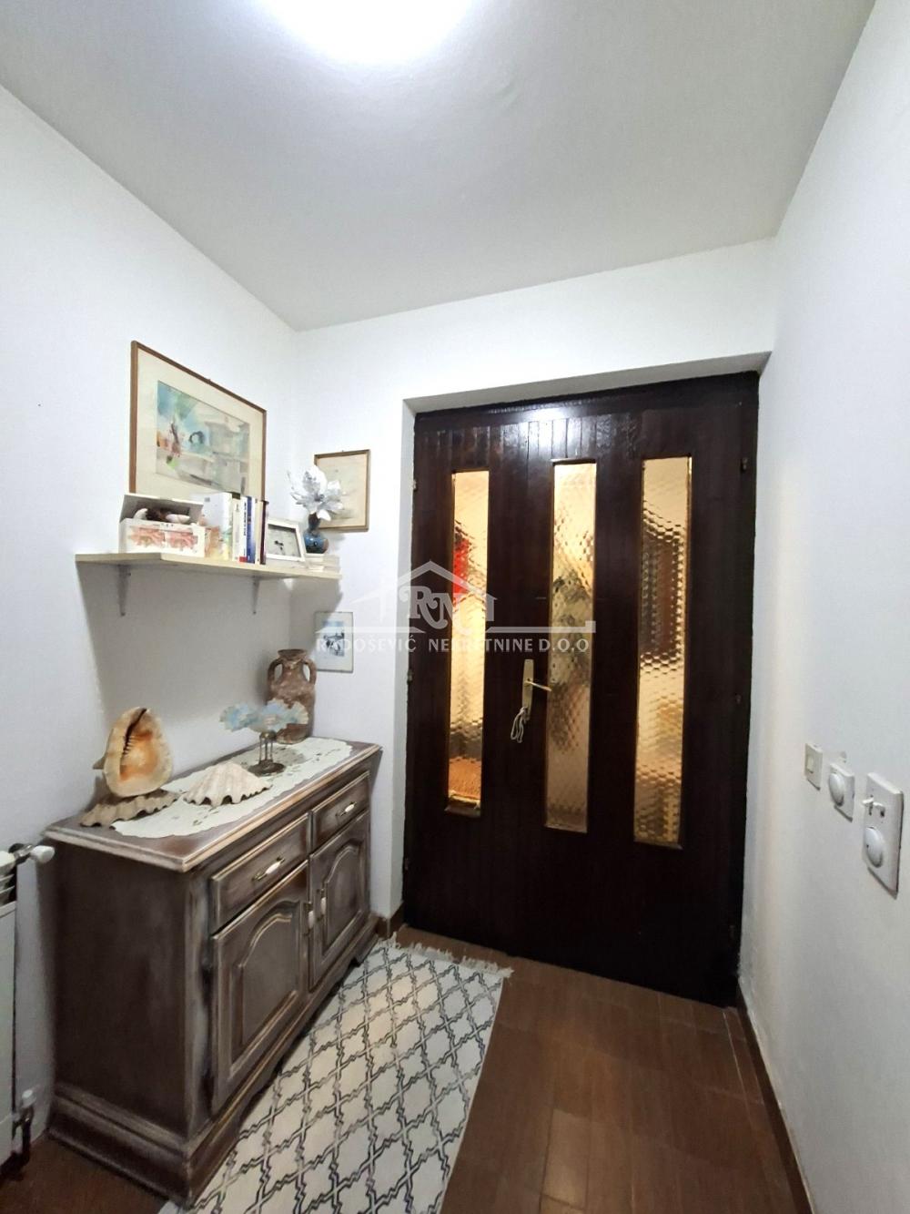 Kuća na prodaju, Ripanj, Beograd, 208m², 125.000 €