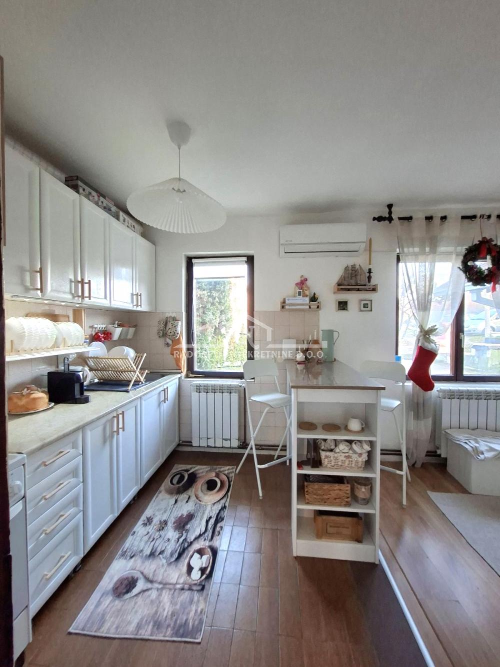 Kuća na prodaju, Ripanj, Beograd, 208m², 125.000 €