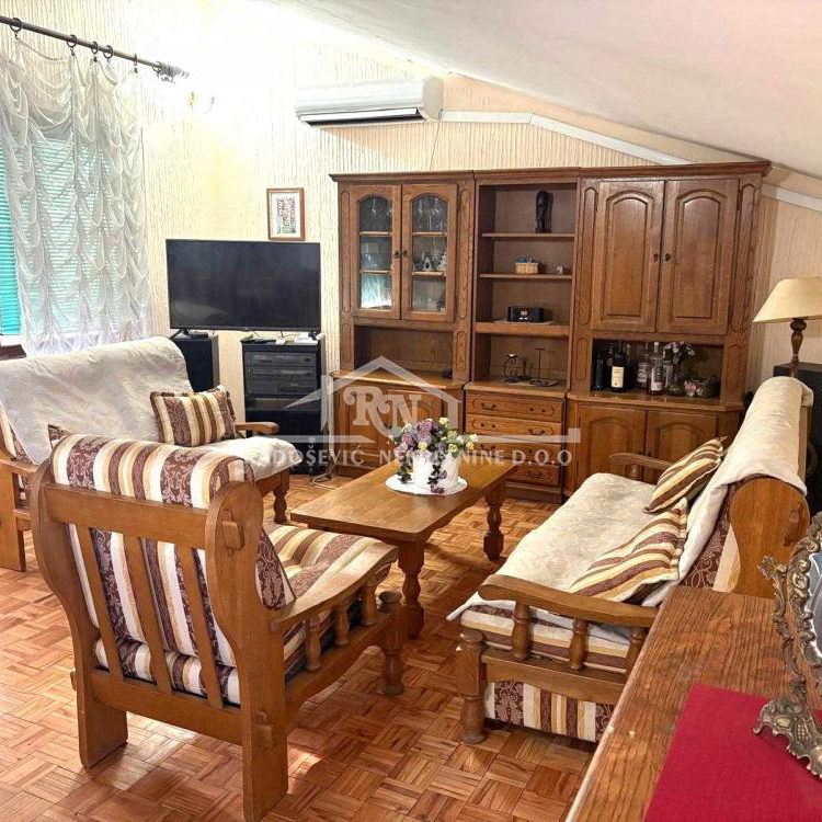 Trosoban stan na prodaju, Petlovo Brdo, Beograd, 88m², 126.000 €
