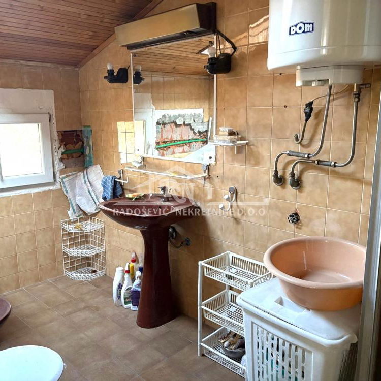 Trosoban stan na prodaju, Petlovo Brdo, Beograd, 88m², 126.000 €