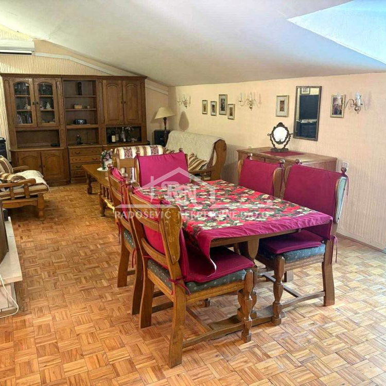 Trosoban stan na prodaju, Petlovo Brdo, Beograd, 88m², 126.000 €